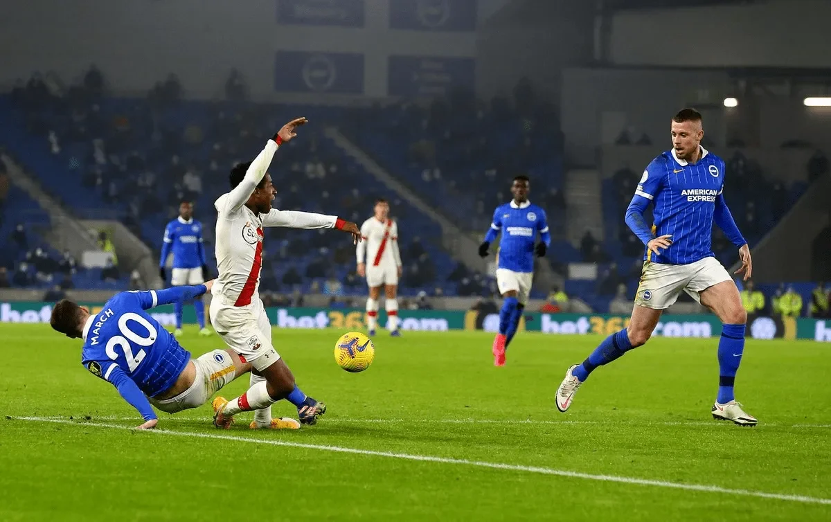 dieu-kien-thuc-hien-qua-phat-den-trong-bong-da-7mcn-min_11zon